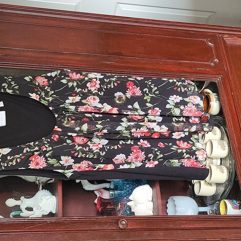 Ladies top New York and company size medium floral